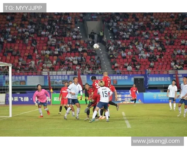 足球明星庆祝瞬间背影展现激情与荣耀的完美融合 足球明星庆祝瞬间背影展现激情与荣耀的完美融合