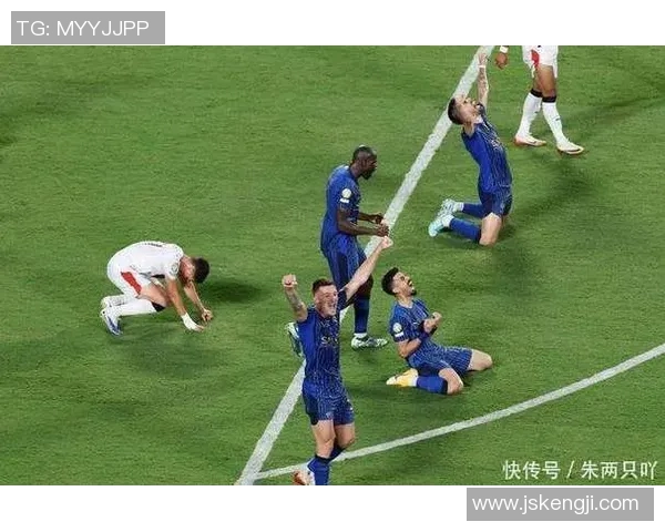 足球明星在比赛中意外撞人引发争议球迷热议事件经过与后果分析 足球明星在比赛中意外撞人引发争议球迷热议事件经过与后果分析